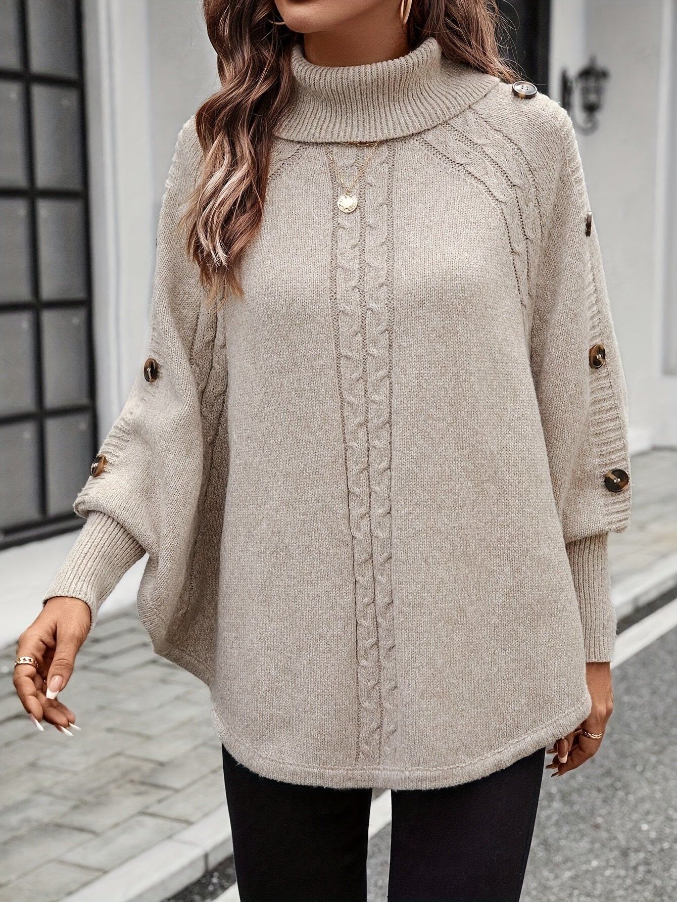 Pull élégant à col montant asymétrique pour femme - Manches chauve-souris décorées de boutons, texture de câble, rose clair, parfait pour les déplacements et les achats en automne/hiver, pull d'hiver